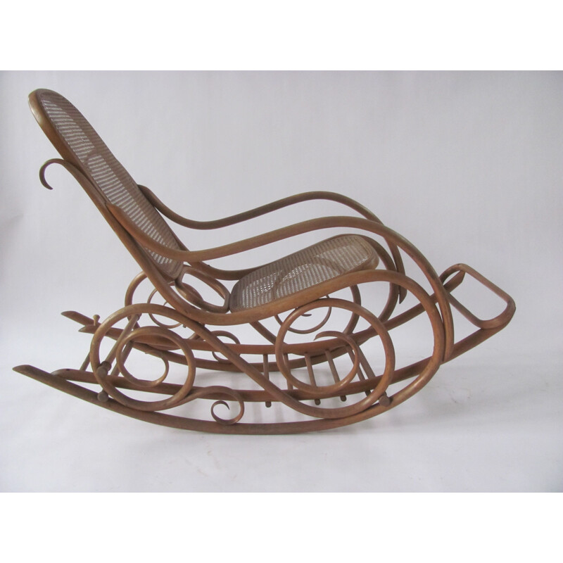 Cadeira de balanço Vintage rattan por Thonet-MundusKohn, Checoslováquia 1920s