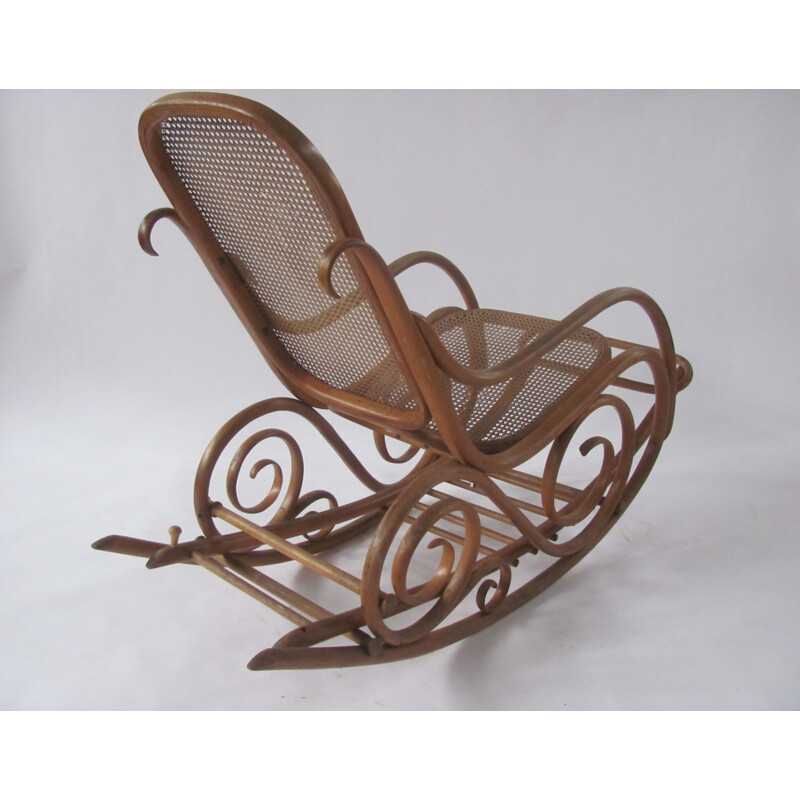 Cadeira de balanço Vintage rattan por Thonet-MundusKohn, Checoslováquia 1920s