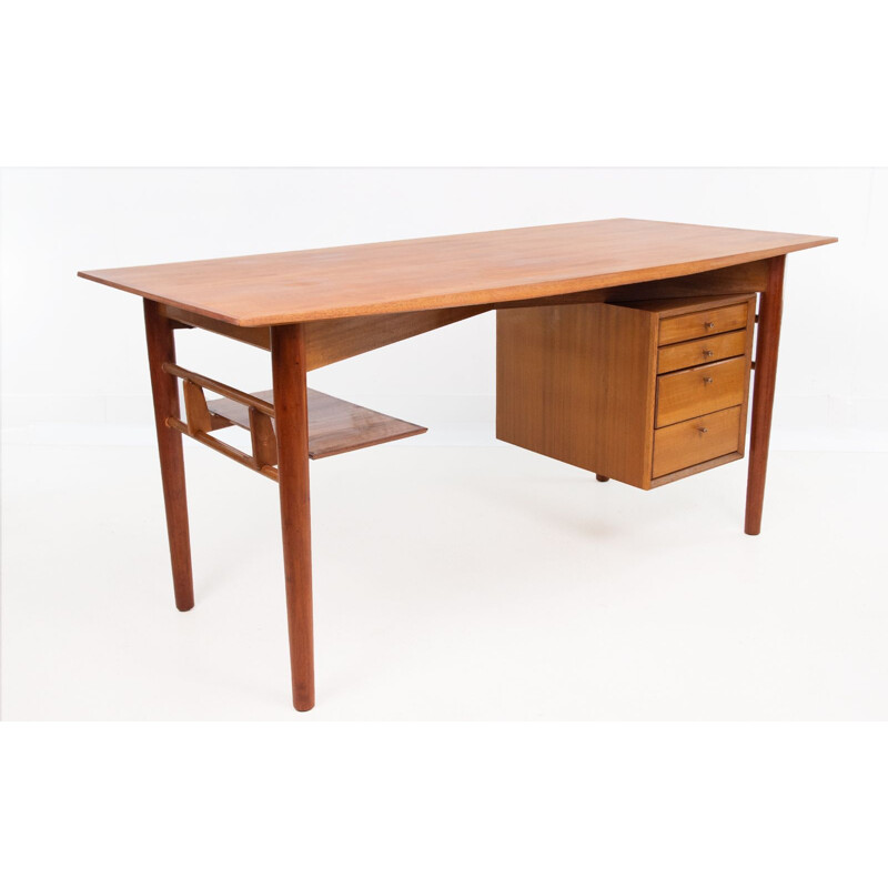 Bureau vintage en noyer par Gordon Russell pour Heals, 1950