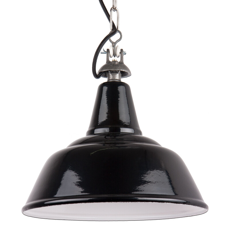 Lámpara de suspensión vintage de hierro fundido negro, Austria