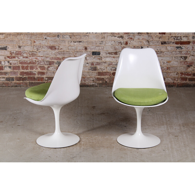 Set of 6 vintage white and green tulip chairs by Eero Saarinen for Knoll International