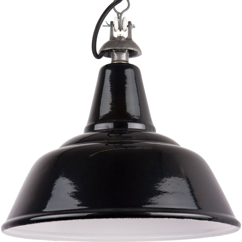 Lámpara de suspensión vintage de hierro fundido negro, Austria