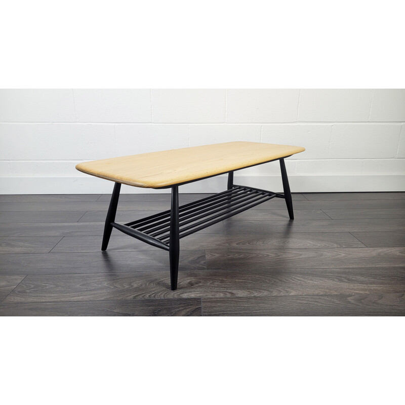 Table basse vintage à pieds noirs par Ercol, 1970