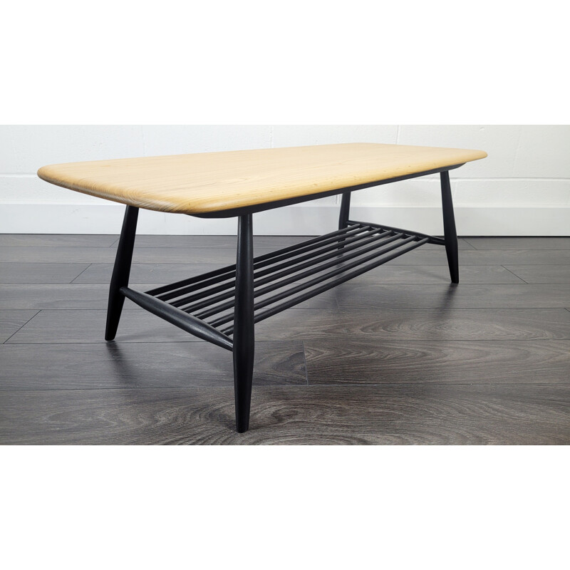 Table basse vintage à pieds noirs par Ercol, 1970