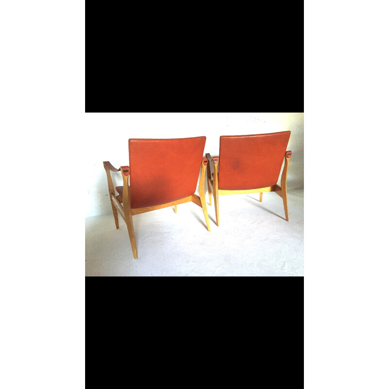 Pair of Fritz Hansen easy chairs in beech and leather, Karen & Ebbe CLEMMENSEN - 1950s