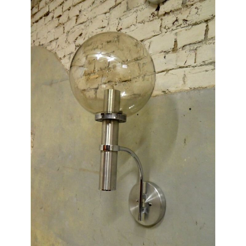 Lampada da parete XL vintage in alluminio e vetro fumé, 1970