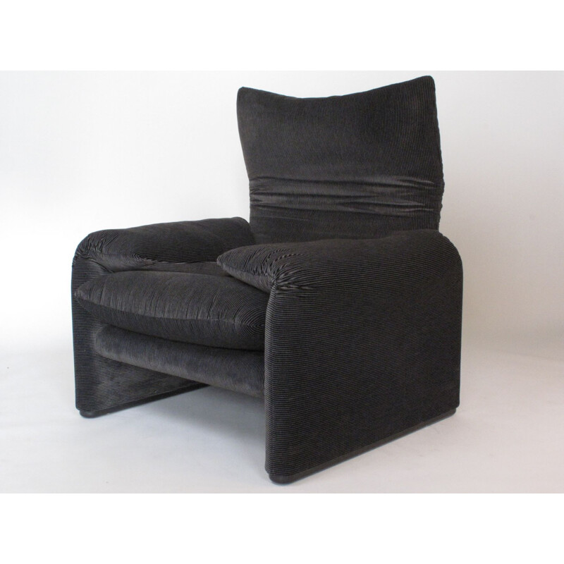 Vintage Maralunga armchair by Vico Magistretti for Cassina