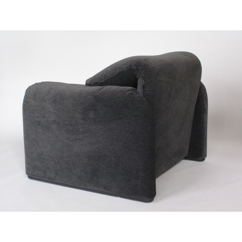 Vintage Maralunga armchair by Vico Magistretti for Cassina