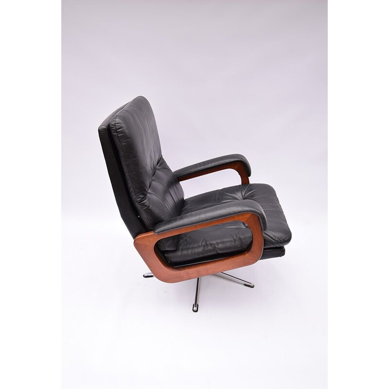 Vintage King leather armchair by A. Vandenbeuck for Strassle, Switzerland 1970s