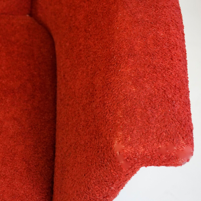 Canapé 3 places rouge italien vintage avec pieds en laiton