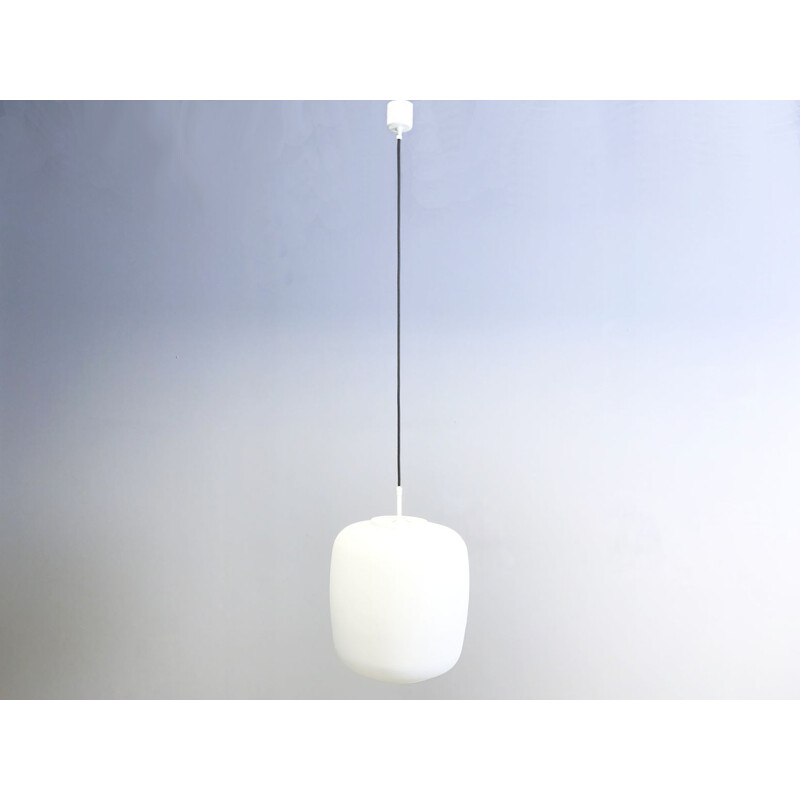 Scandinavische vintage hanglamp met opalen kap, 1970