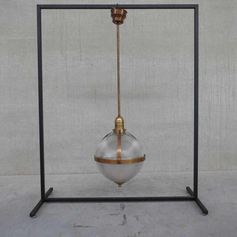 Lámpara de suspensión vintage de latón y cristal, Francia 1970