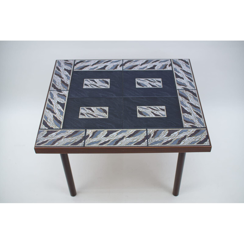 Table d'appoint décorative vintage en bois avec des carreaux de céramique noirs, dorés et blancs, 1960