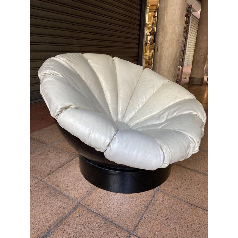 Pair of vintage Sunflower leather armchairs by Luciano Frigerio