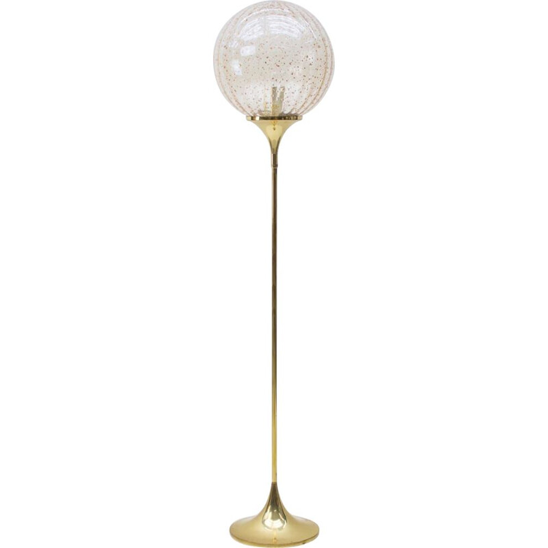 Lámpara de pie vintage dorada con pantalla de cristal, 1970
