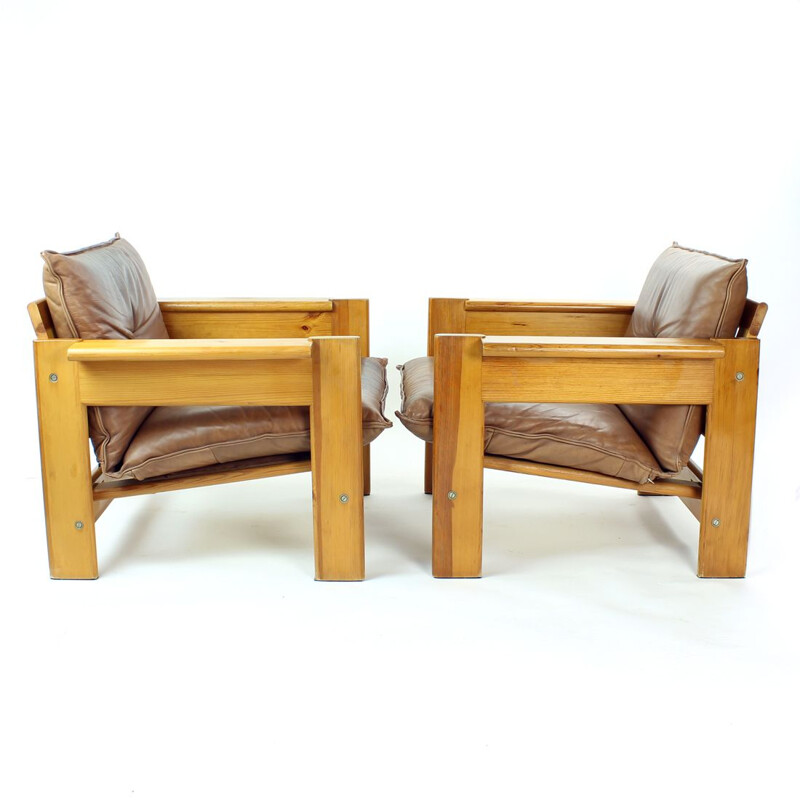 Pareja de sillones vintage de cuero y madera, Checoslovaquia 1970