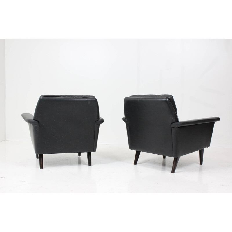 Paire de fauteuils en cuir noir, Hans OLSEN - 1960