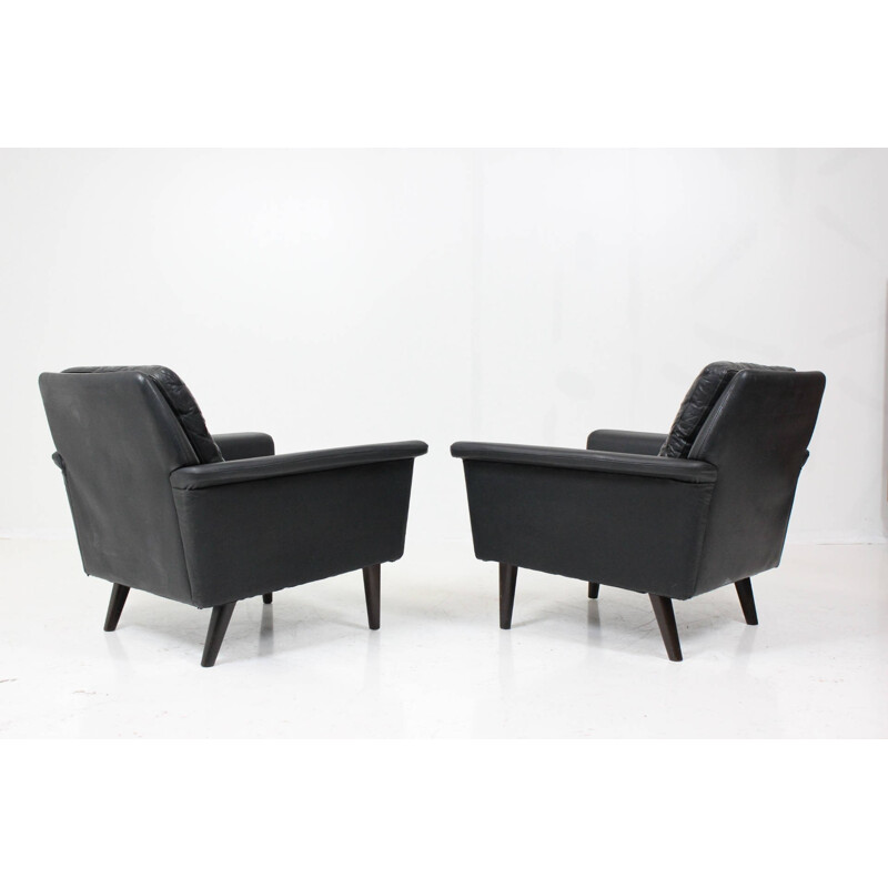 Paire de fauteuils en cuir noir, Hans OLSEN - 1960