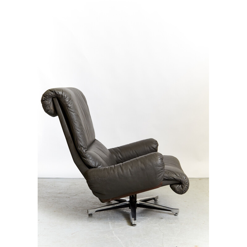 Vintage King fauteuil met voetenbankje van André Vandenbeuck voor Strässle