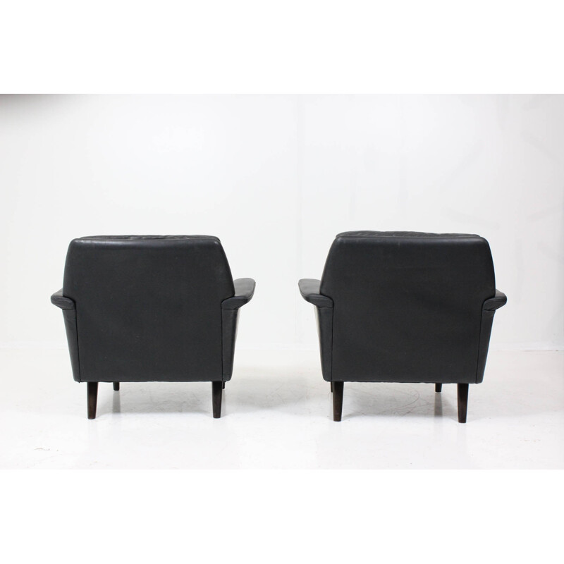 Paire de fauteuils en cuir noir, Hans OLSEN - 1960