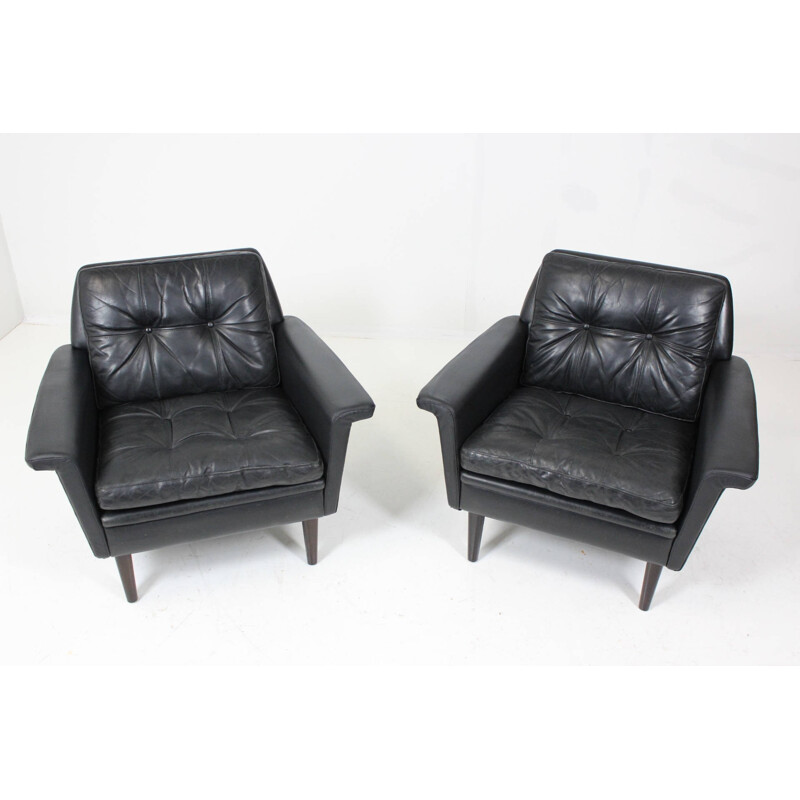 Lounge chairs in black leather, Hans OLSEN - 1960s
