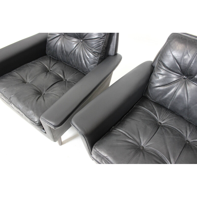 Lounge chairs in black leather, Hans OLSEN - 1960s