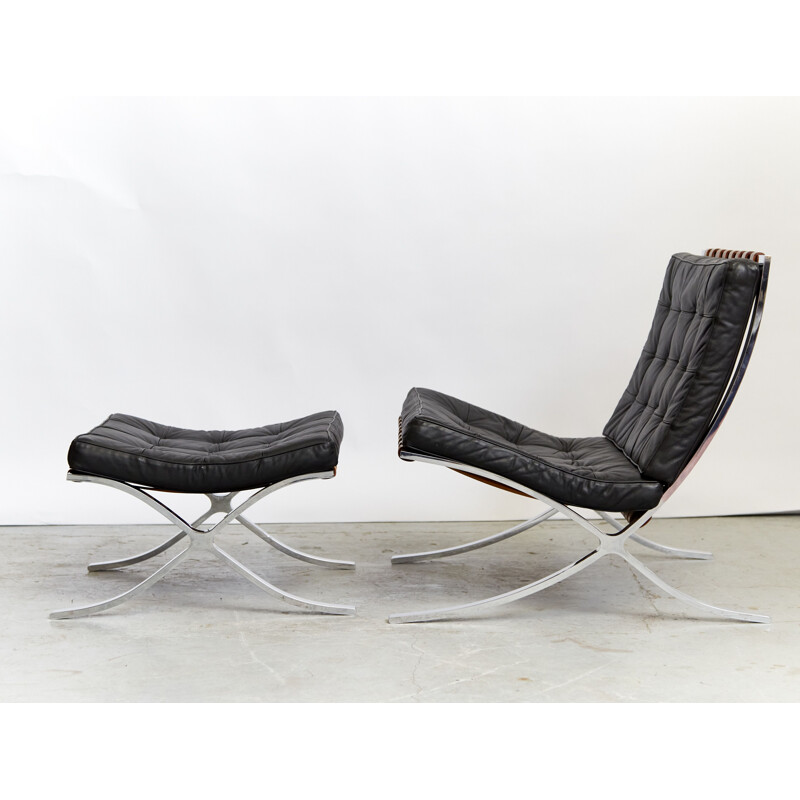 Vintage model Mr90 Barcelona lounge chair & ottoman by Ludwig Mies Van Der Rohe for Knoll