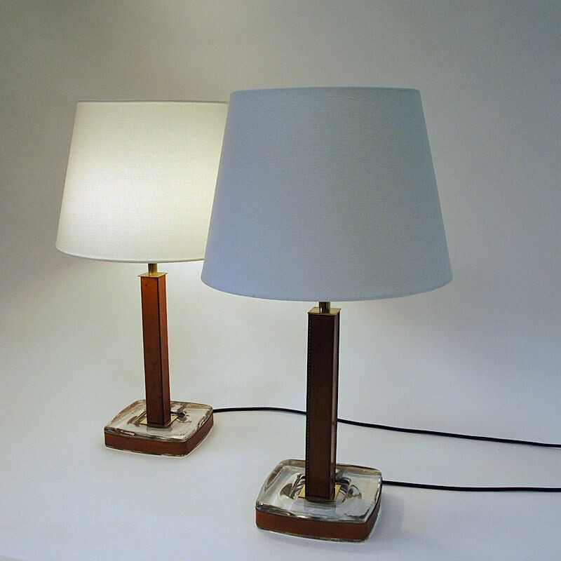 Paire de lampes de table suédoises vintage en cuir par Uppsala Armatur, Suède 1960