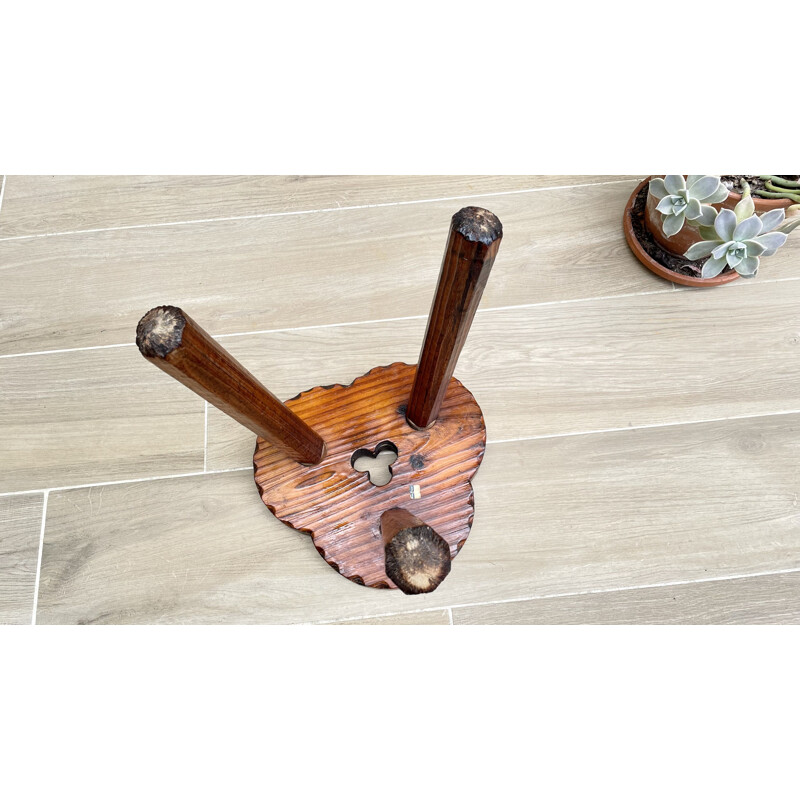 Vintage low tripod stool in solid wood, Spain
