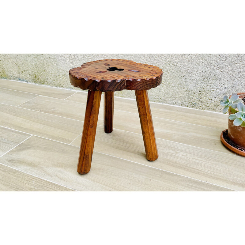 Vintage low tripod stool in solid wood, Spain