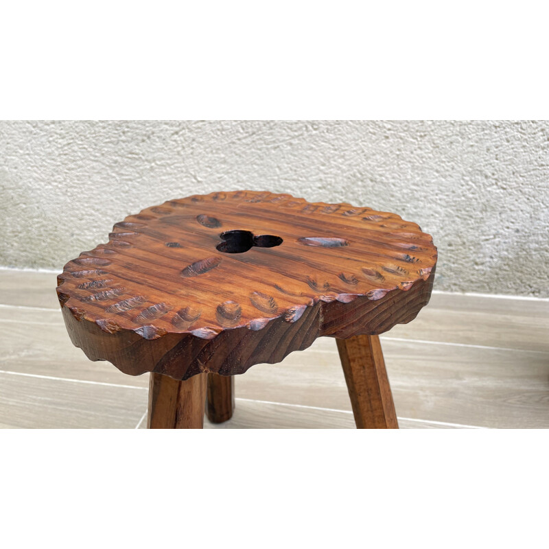 Tabouret bas tripode vintage en bois massif, Espagne