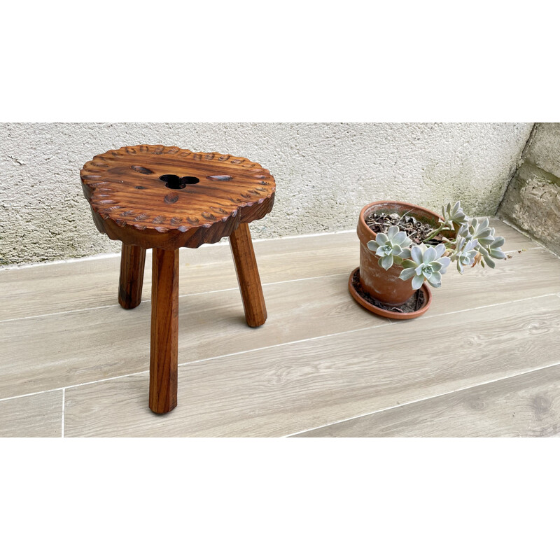 Vintage low tripod stool in solid wood, Spain