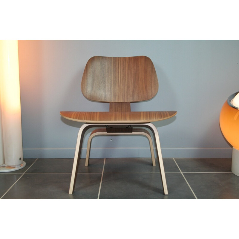 Herman Miller "LCW" chairs in walnut, Charles & Ray EAMES - 2000s