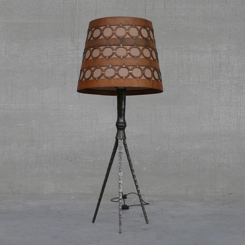 Vintage Spaanse Brutalistische vloerlamp van ijzer en leer, 1950