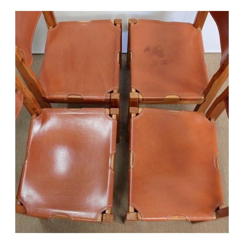 Lot de 4 chaises vintage en orme massif et cuir par la Maison Regain, 1960 
