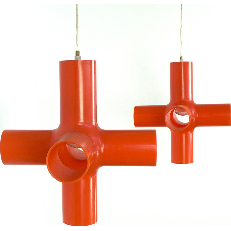 Paire de suspensions "crosslight S" en acrylique rouge, Jan MELIS & Ben OOSTRUM - 2000