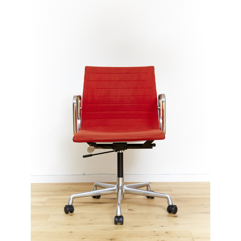 Vintage EA 117 desk chair orange-red by Charles & Ray Eames for Vitra