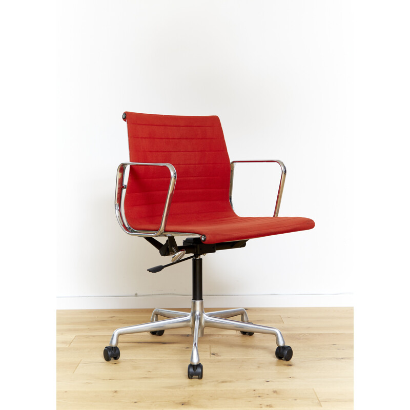 Vintage EA 117 desk chair orange-red by Charles & Ray Eames for Vitra