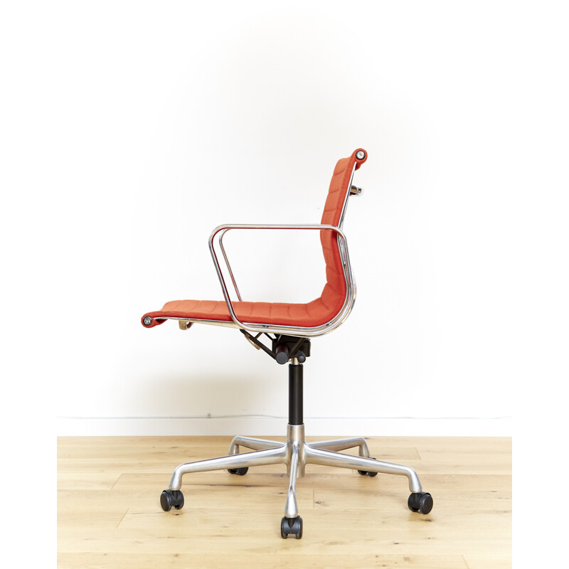 Vintage EA 117 desk chair orange-red by Charles & Ray Eames for Vitra