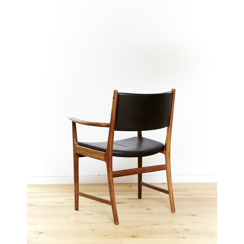 Pareja de sillas vintage de madera y cuero de Kai Lyngfeldt Larsen para Soren Willadsen, 1960