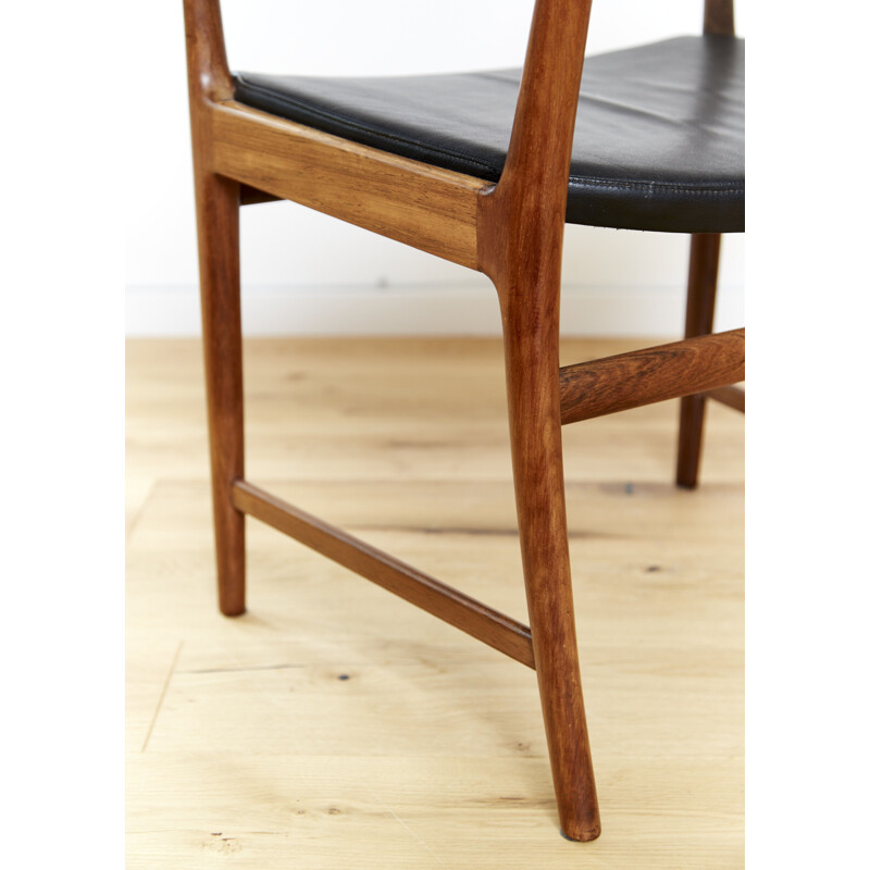 Coppia di sedie vintage in legno e pelle di Kai Lyngfeldt Larsen per Soren Willadsen, 1960