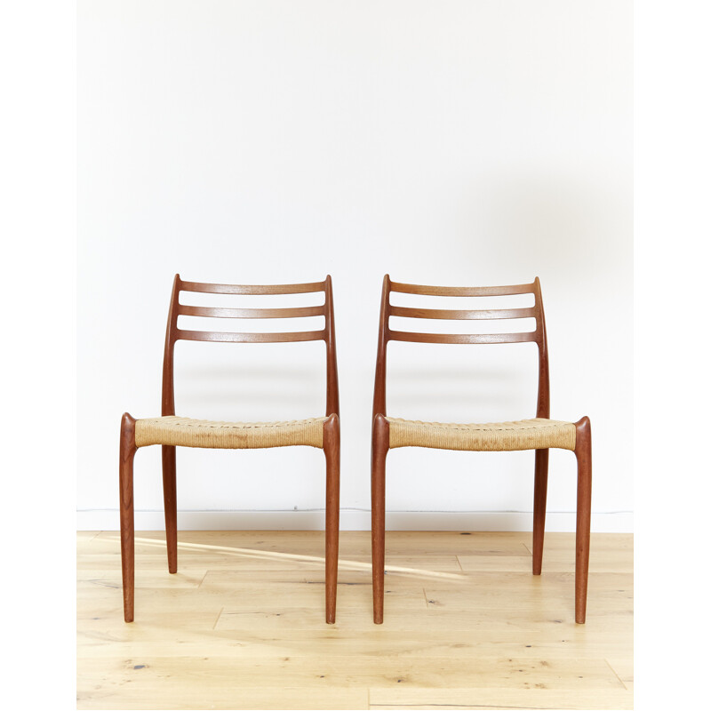 Paire de chaises vintage en teck par Niels Otto Møller pour J.L. Møllers