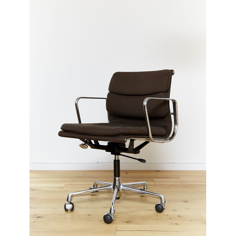 Vintage Ea217 office chair by Charles & Ray Eames for Herman MillerVitra