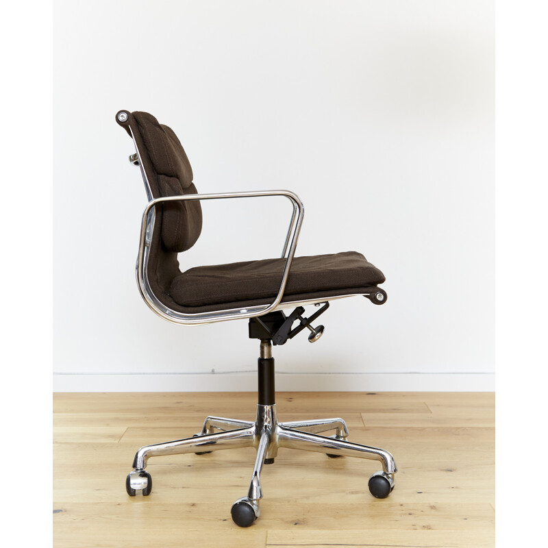 Vintage Ea217 office chair by Charles & Ray Eames for Herman MillerVitra