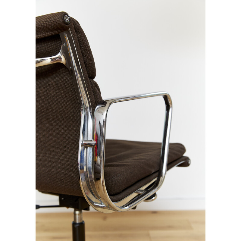 Vintage Ea217 office chair by Charles & Ray Eames for Herman MillerVitra