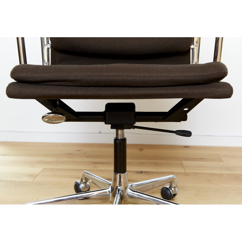 Vintage Ea217 office chair by Charles & Ray Eames for Herman MillerVitra