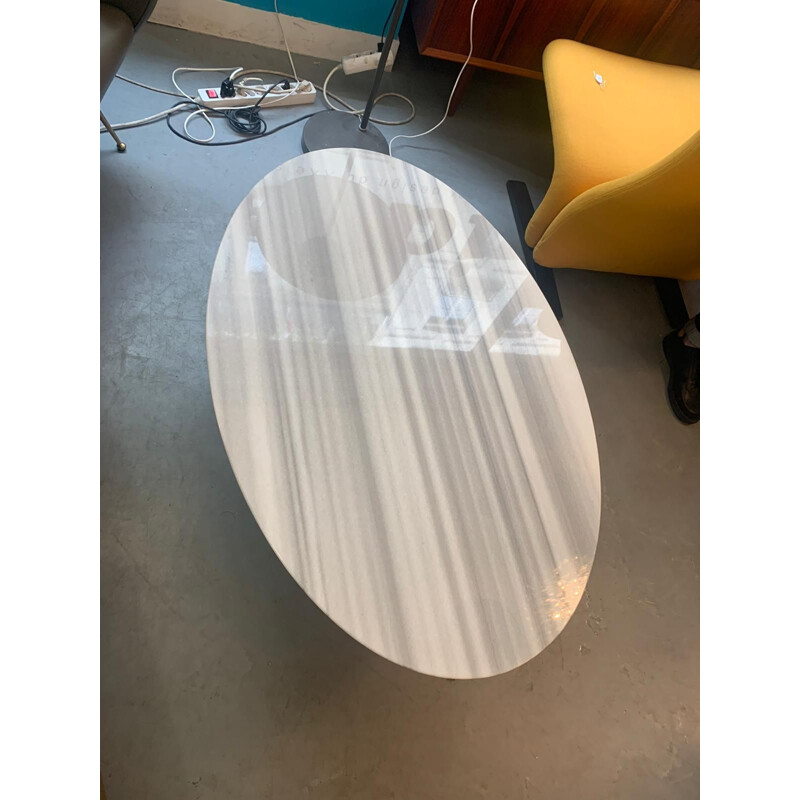 Vintage white marble coffee table by Eero Saarinen for Knoll