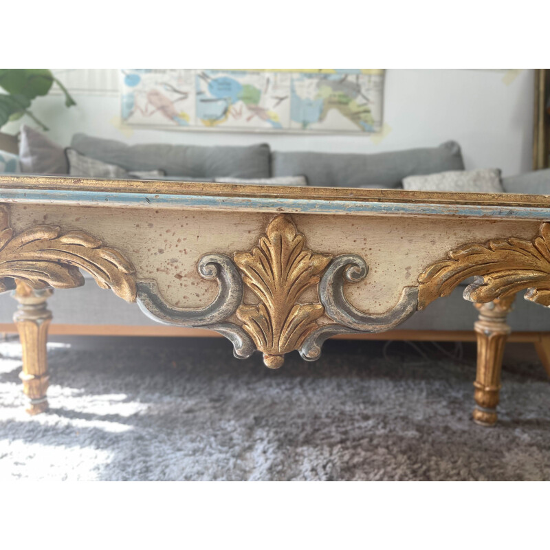 Table basse vintage style baroque en verre coloré
