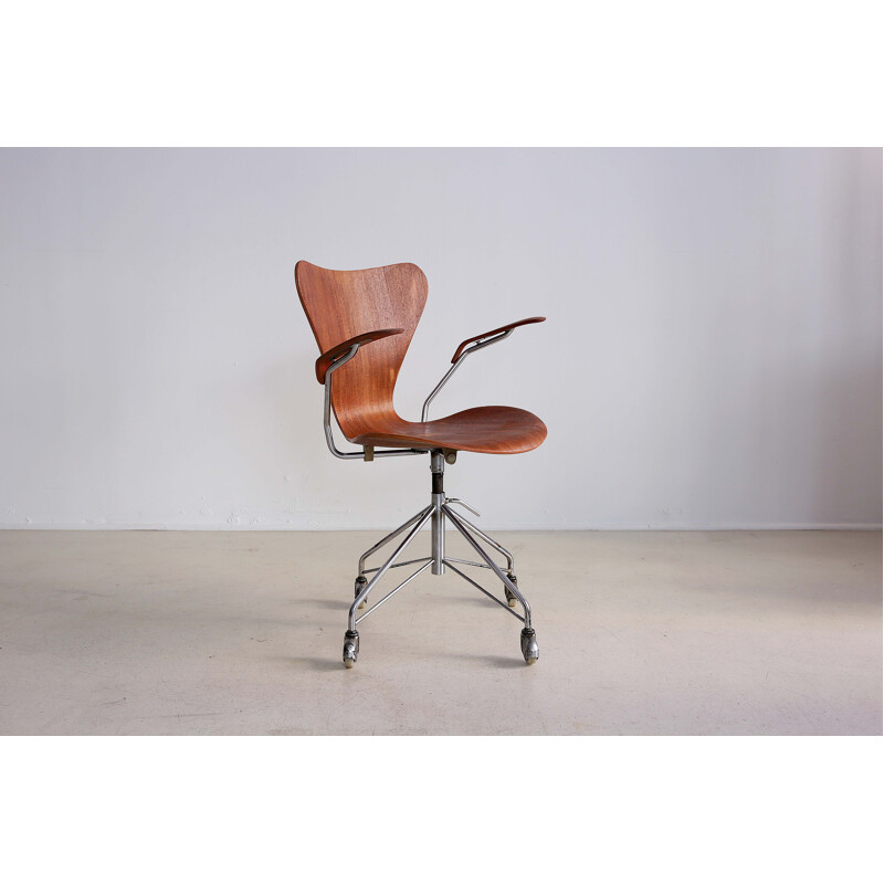 Vintage office chair by Arne Jacobsen for Fritz Hansen, Denmark 1968