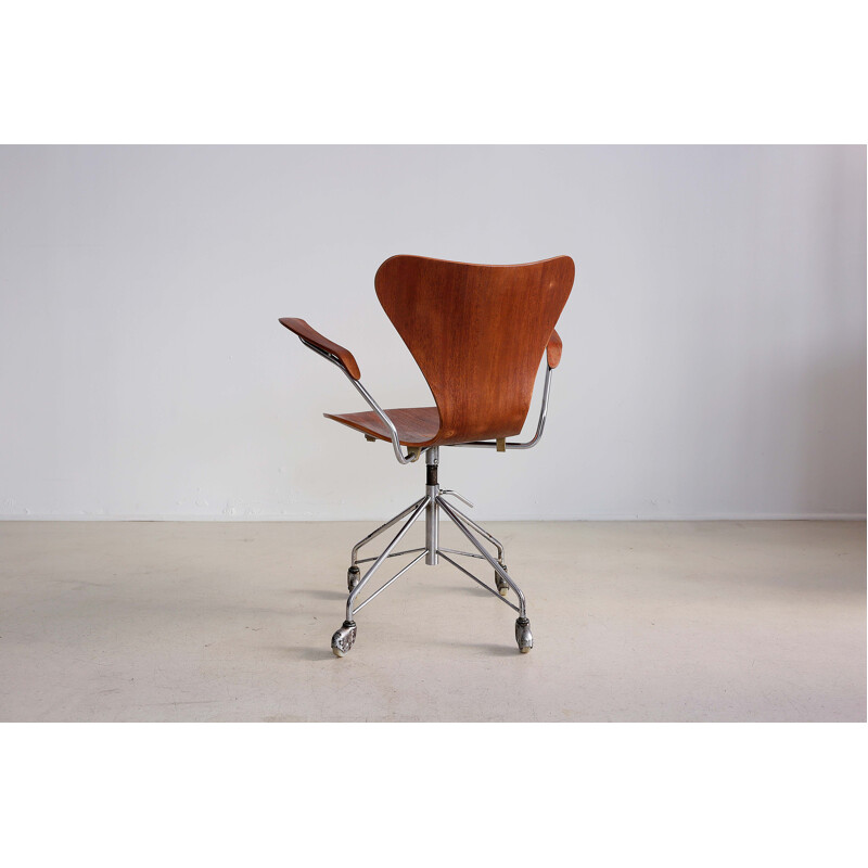Vintage office chair by Arne Jacobsen for Fritz Hansen, Denmark 1968